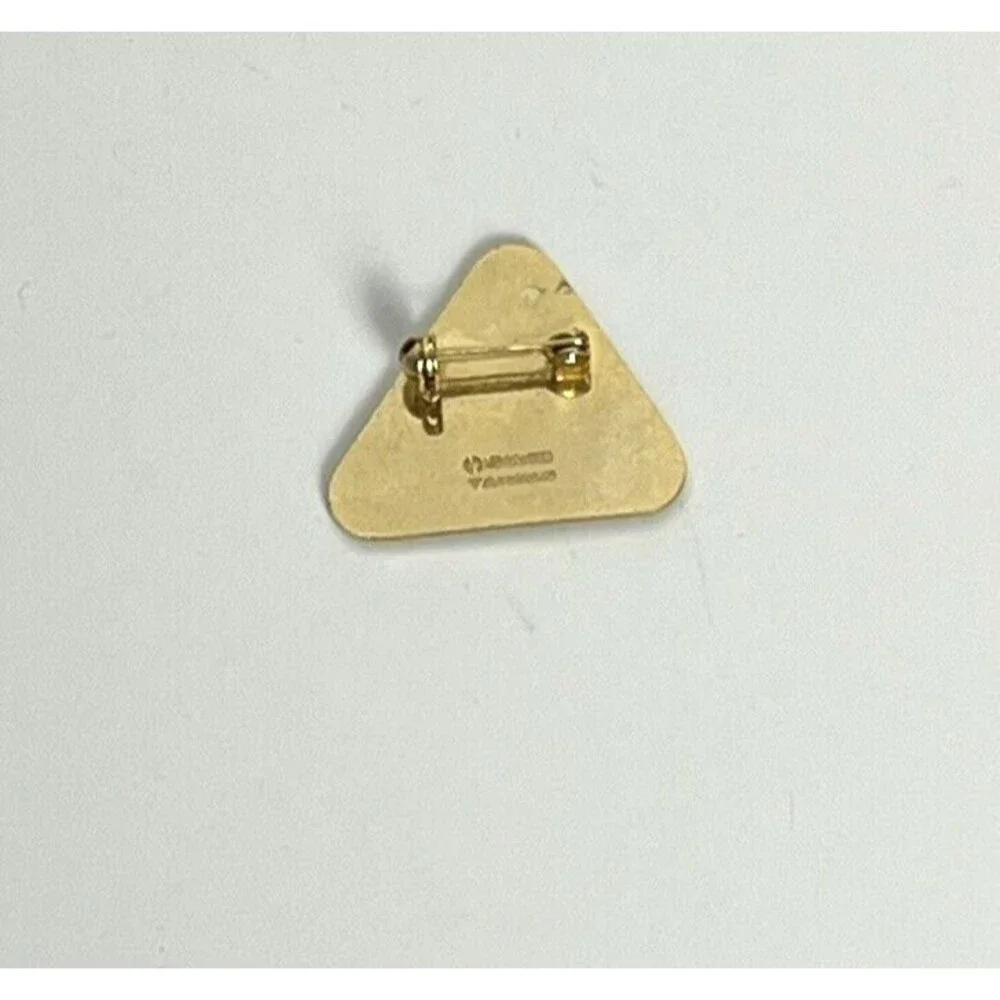 Ski Resort Lapel Hat Pin Vintage Seven Spring Pennsylvania Skiing Travel Pinback